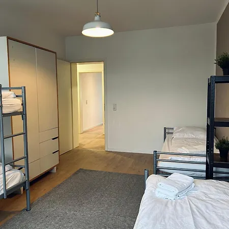 2 Schlafzimmer-balkon-kueche-parkplatz-designerbad *