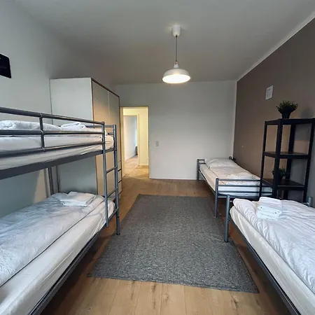 2 Schlafzimmer-balkon-kueche-parkplatz-designerbad Apartment *